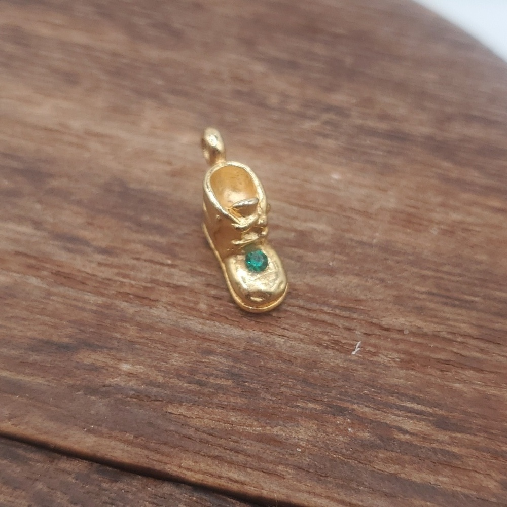 Gold filled‎ booty baby shoe pendant emerald crystal